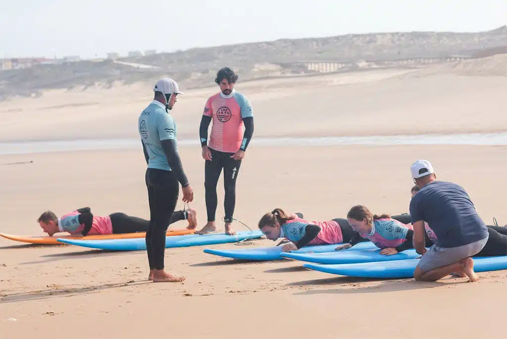 Help guests to improve surfing - Sea Krew Ericeira